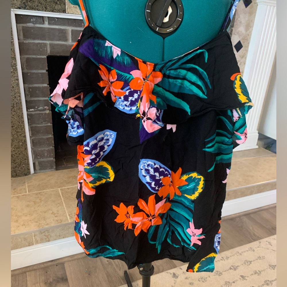Old navy floral top with flutter detail.